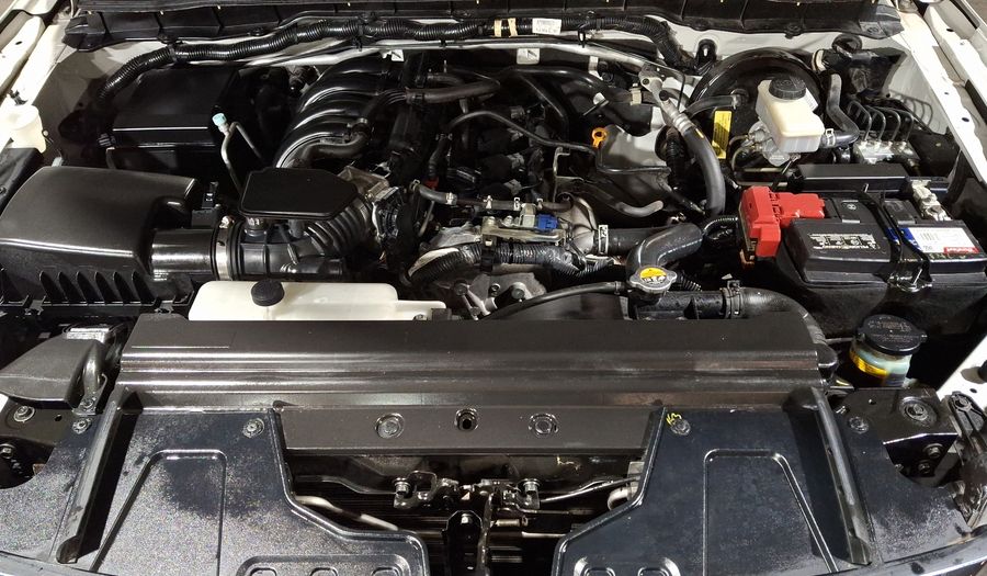 Nissan Np300 2.5 DOBLE CABINA SE AC PAQ SEG Pickup 2020