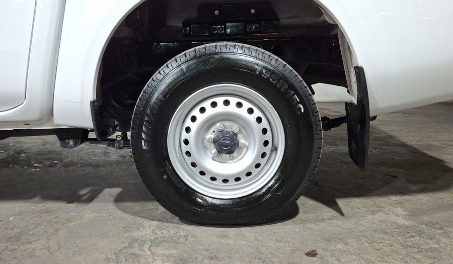 Nissan Np300 2.5 DOBLE CABINA SE AC PAQ SEG Pickup 2020