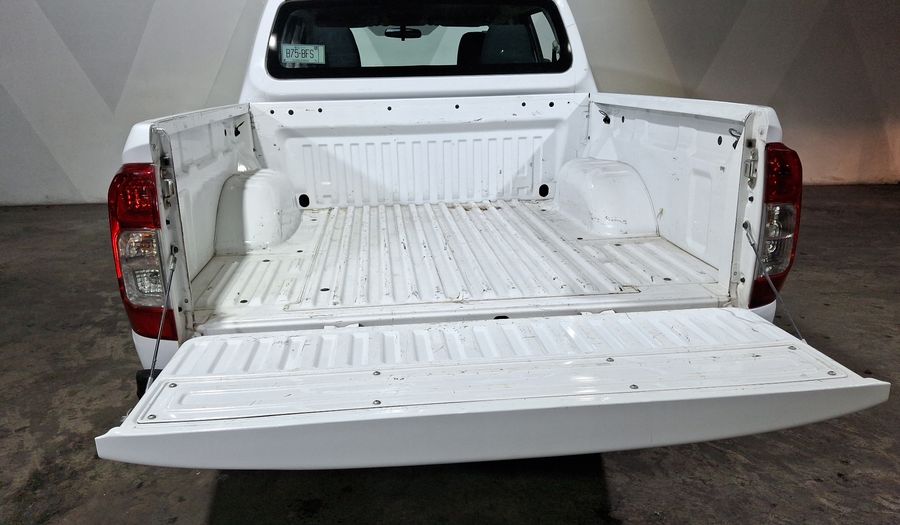 Nissan Np300 2.5 DOBLE CABINA SE AC PAQ SEG Pickup 2020