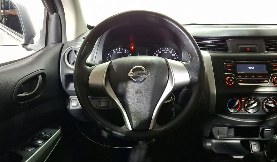 Nissan Np300 2.5 DOBLE CABINA SE AC PAQ SEG Pickup 2020