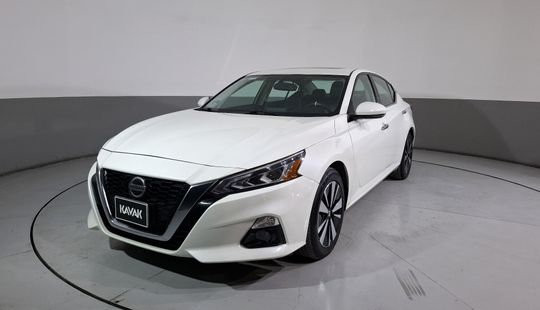 Nissan • Altima