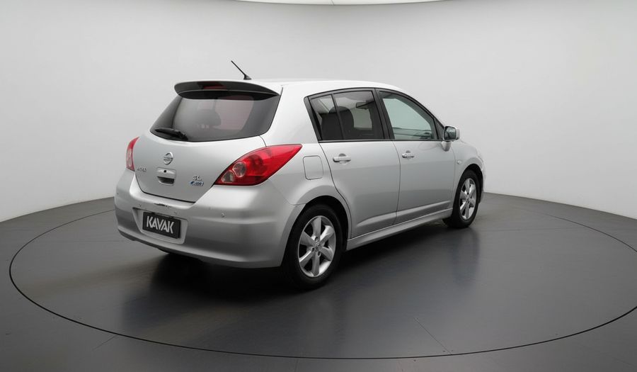 Nissan Tiida 1.8 FLEX SL AUTO Hatchback 2013