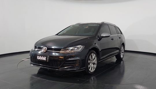 Volkswagen • Golf