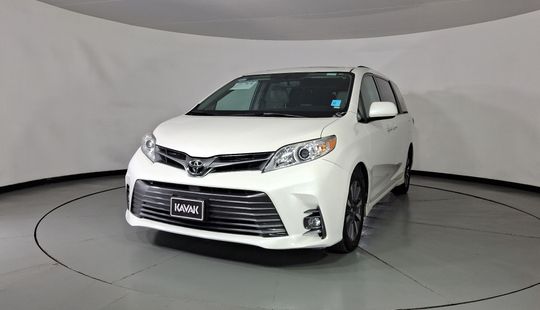 Toyota • Sienna