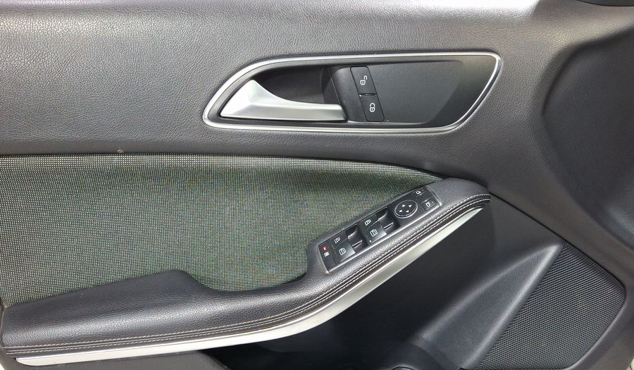 Mercedes Benz Clase A 1.6 200 STYLE DCT Hatchback 2018