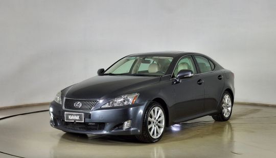 Lexus • IS