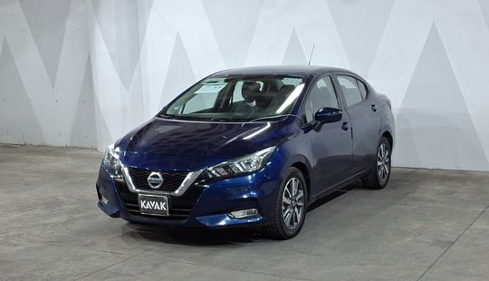Nissan • Versa
