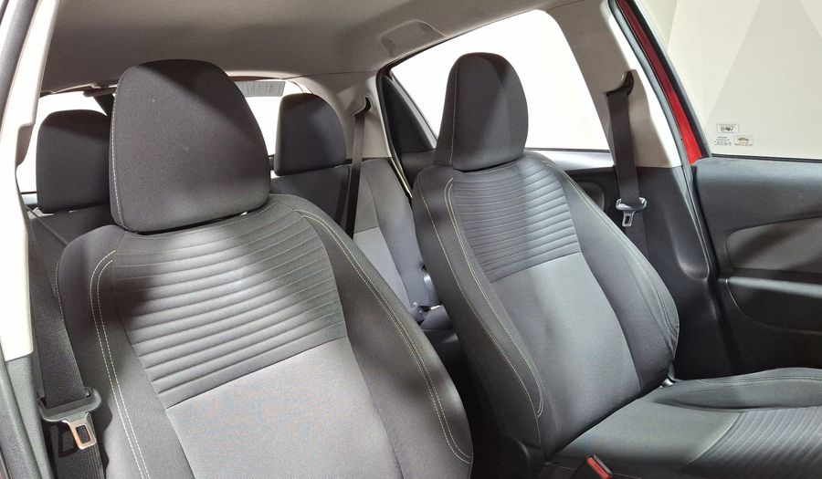 Toyota Yaris 1.5 PREMIUM AT 5PTAS Hatchback 2015