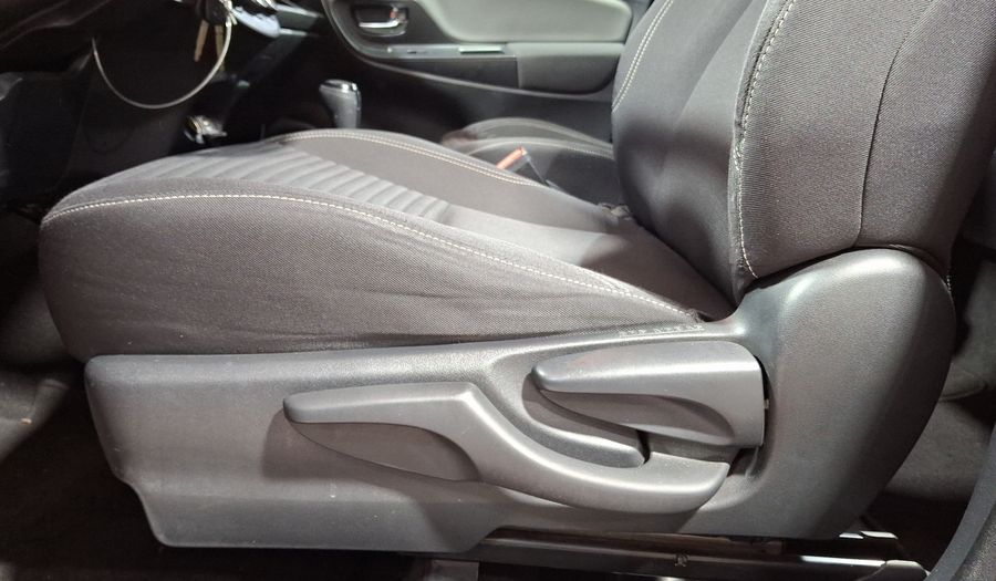 Toyota Yaris 1.5 PREMIUM AT 5PTAS Hatchback 2015