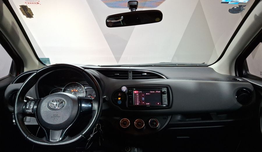 Toyota Yaris 1.5 PREMIUM AT 5PTAS Hatchback 2015