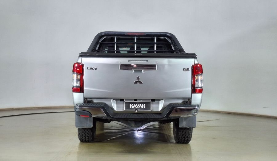 Mitsubishi L200 2.4 TD KATANA DC CR Pickup 2021
