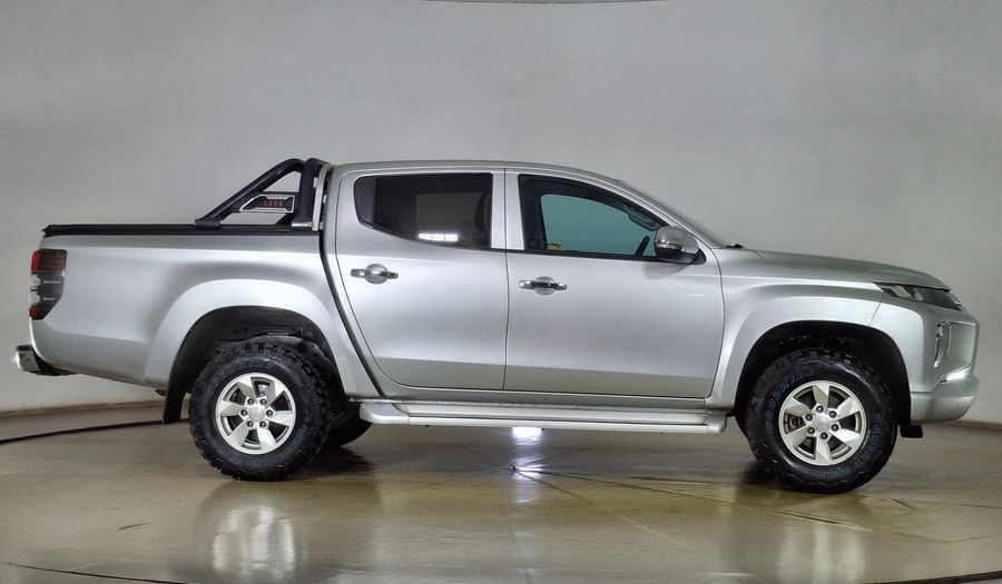 Mitsubishi L200 2.4 TD KATANA DC CR Pickup 2021
