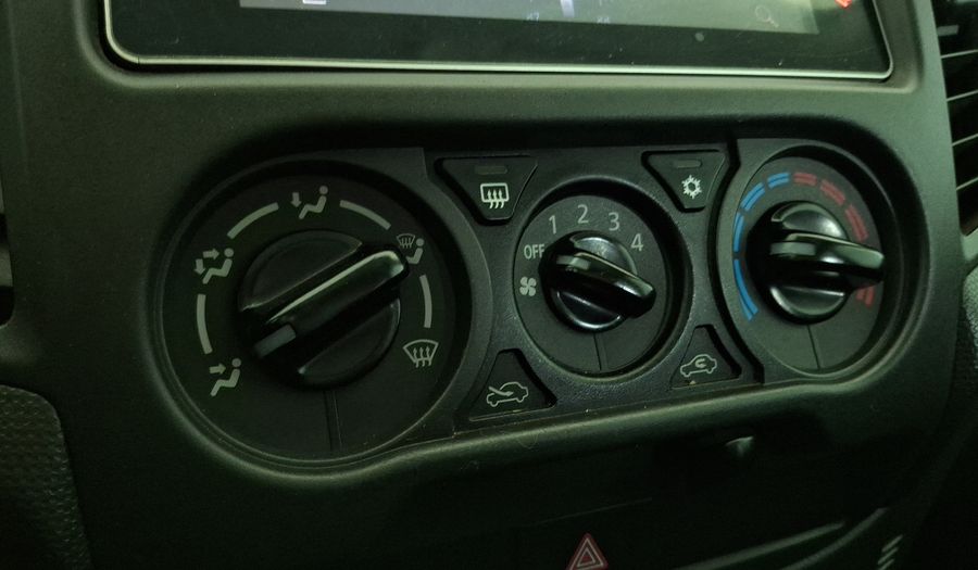 Mitsubishi L200 2.4 TD KATANA DC CR Pickup 2021