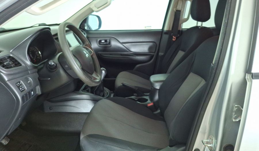 Mitsubishi L200 2.4 TD KATANA DC CR Pickup 2021