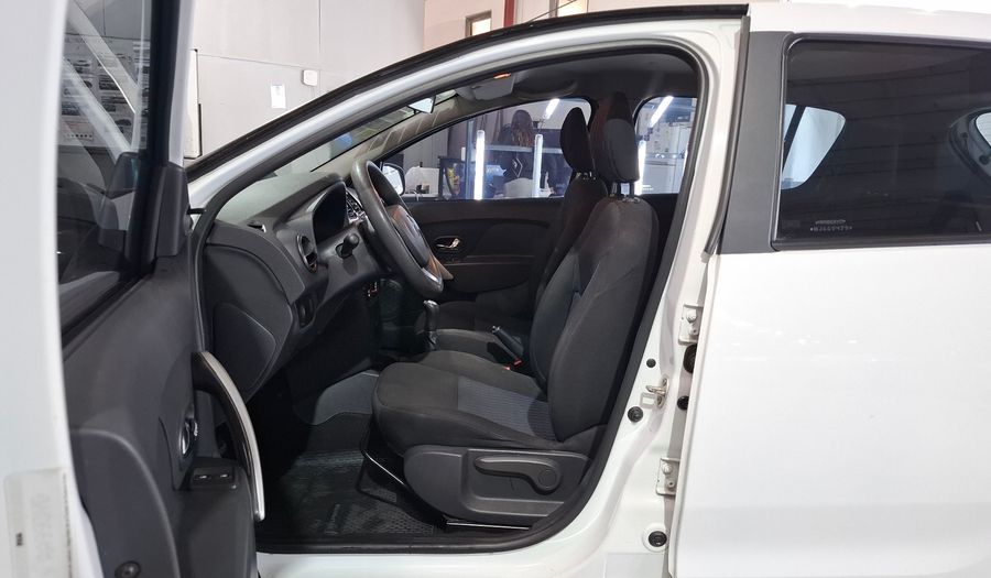 Renault Sandero 1.6 DYNAMIQUE Hatchback 2017