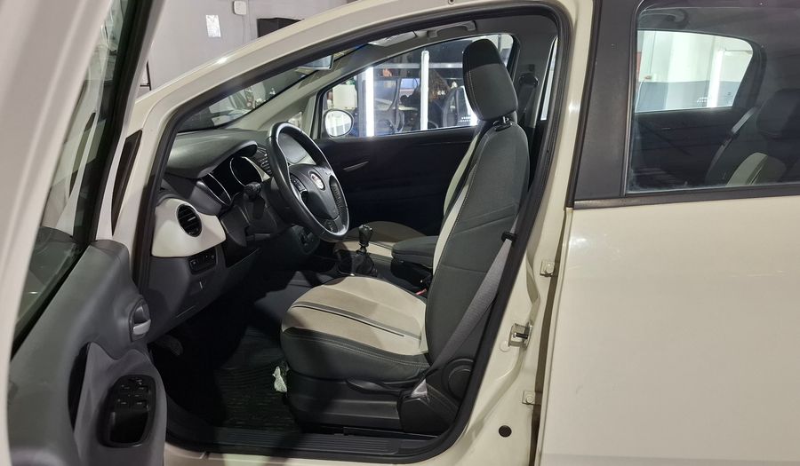 Fiat Punto 1.6 16V ESSENCE 5P Hatchback 2013