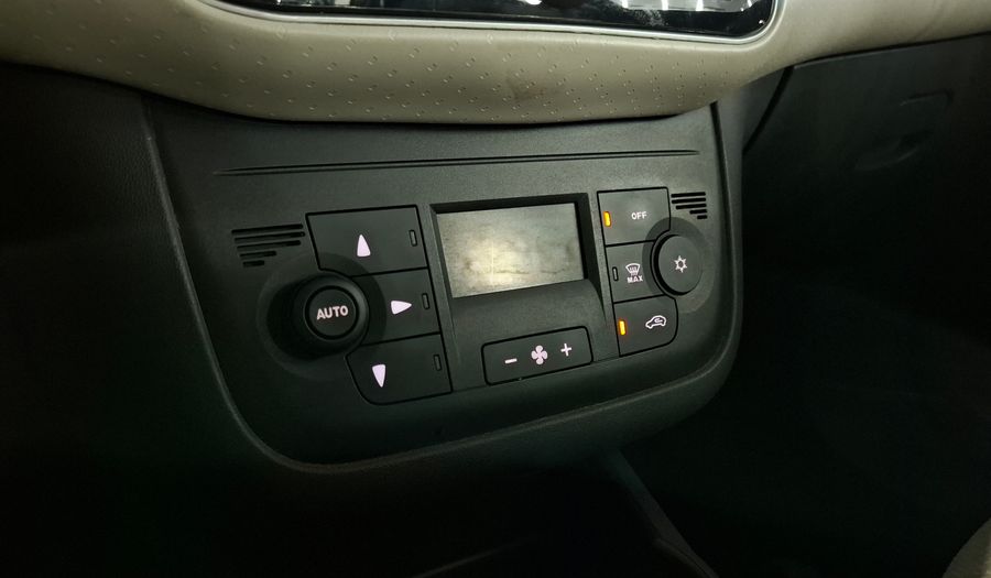 Fiat Punto 1.6 16V ESSENCE 5P Hatchback 2013