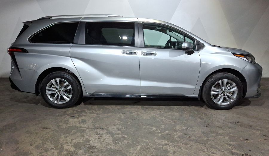 Toyota Sienna 2.5 HEV LIMITED AUTO Minivan 2023