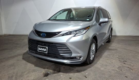 Toyota • Sienna