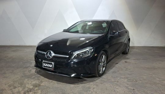 Mercedes Benz • Clase A