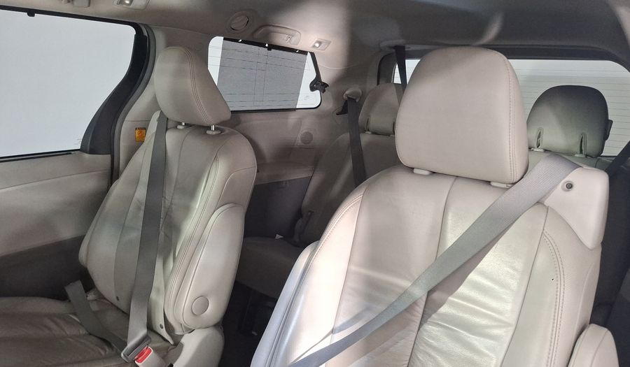 Toyota Sienna 3.5 XLE PIEL AT Minivan 2011