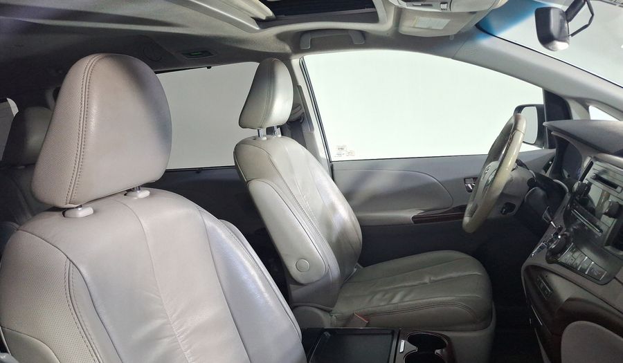 Toyota Sienna 3.5 XLE PIEL AT Minivan 2011