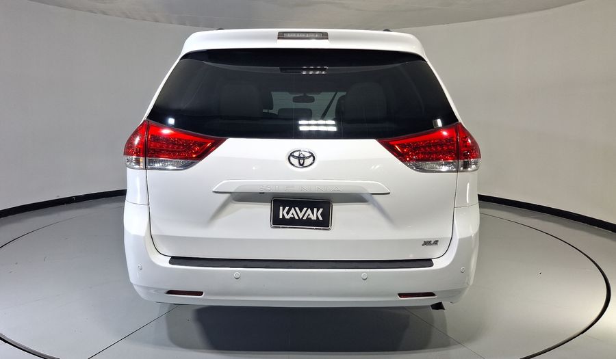 Toyota Sienna 3.5 XLE PIEL AT Minivan 2011