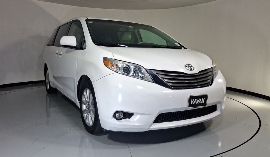 Toyota Sienna 3.5 XLE PIEL AT Minivan 2011