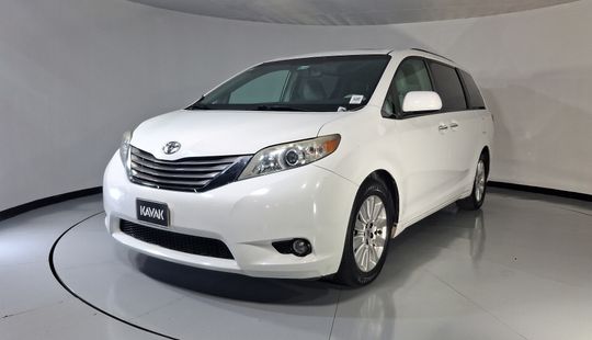 Toyota • Sienna