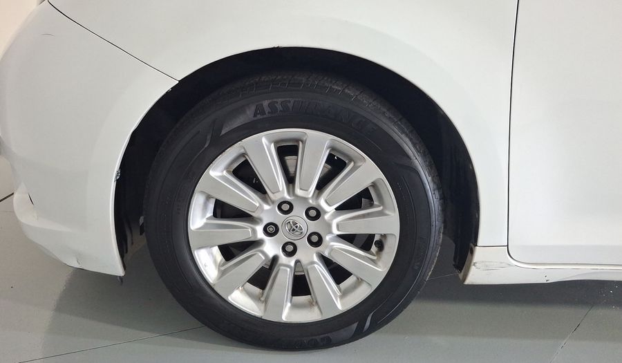 Toyota Sienna 3.5 XLE PIEL AT Minivan 2011