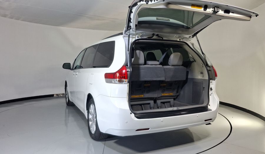 Toyota Sienna 3.5 XLE PIEL AT Minivan 2011