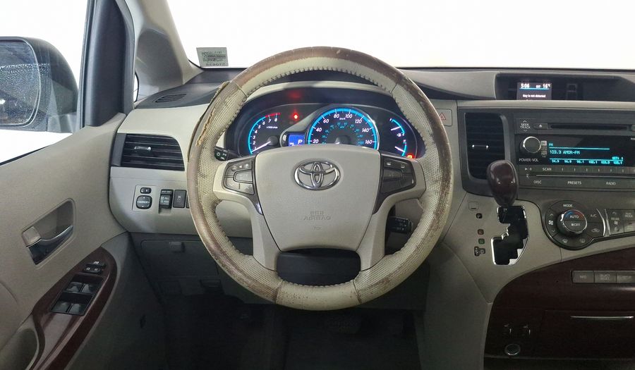 Toyota Sienna 3.5 XLE PIEL AT Minivan 2011