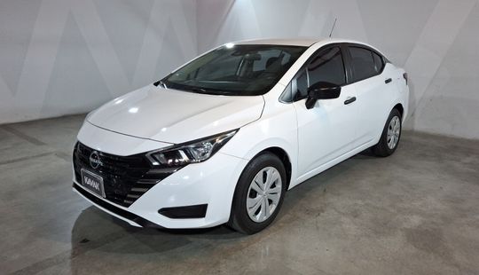 Nissan • Versa