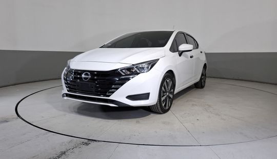 Nissan • Versa