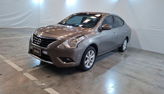 Nissan • Versa