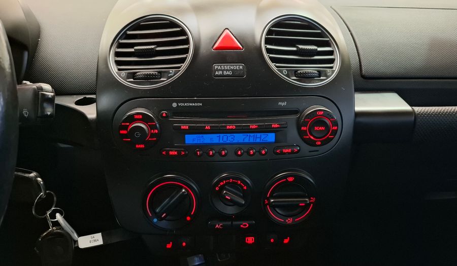 Volkswagen New Beetle 2.0 LUXURY AT Hatchback 2008