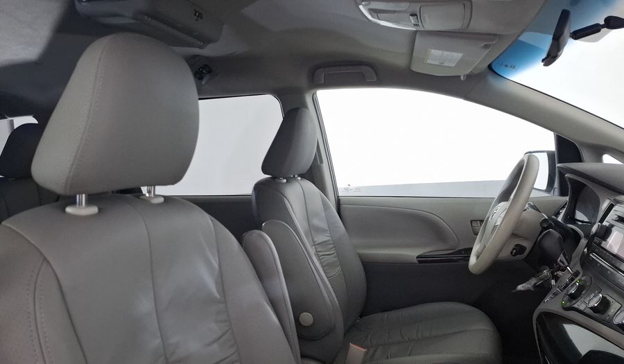 Toyota Sienna 3.5 LE AT Minivan 2013