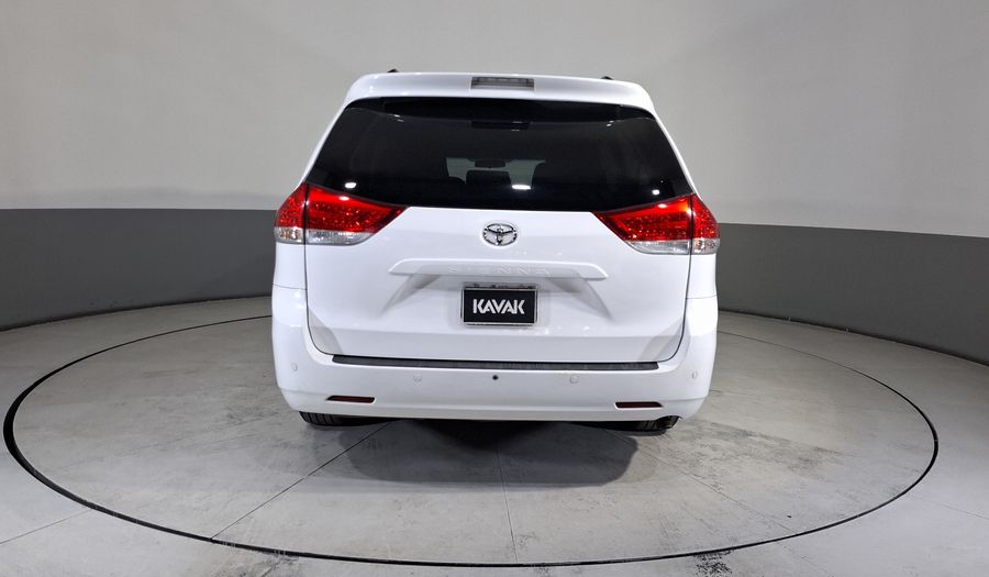 Toyota Sienna 3.5 LE AT Minivan 2013