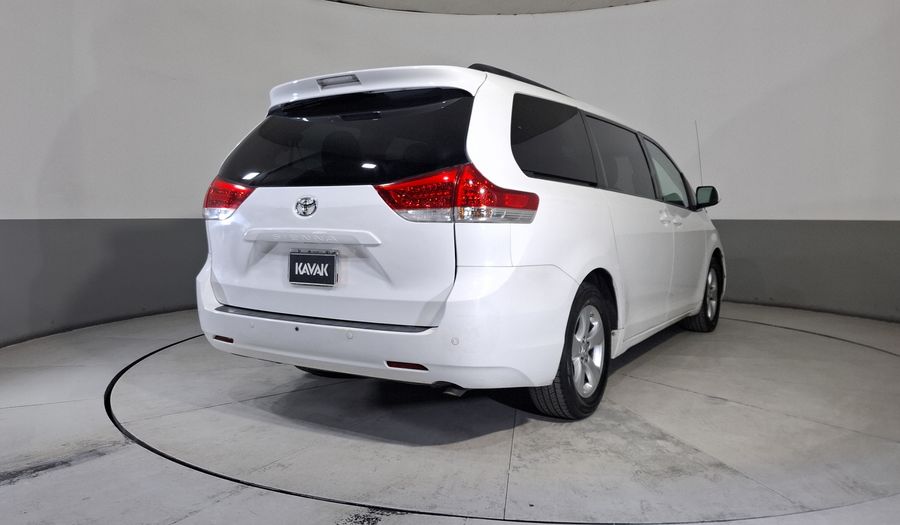 Toyota Sienna 3.5 LE AT Minivan 2013