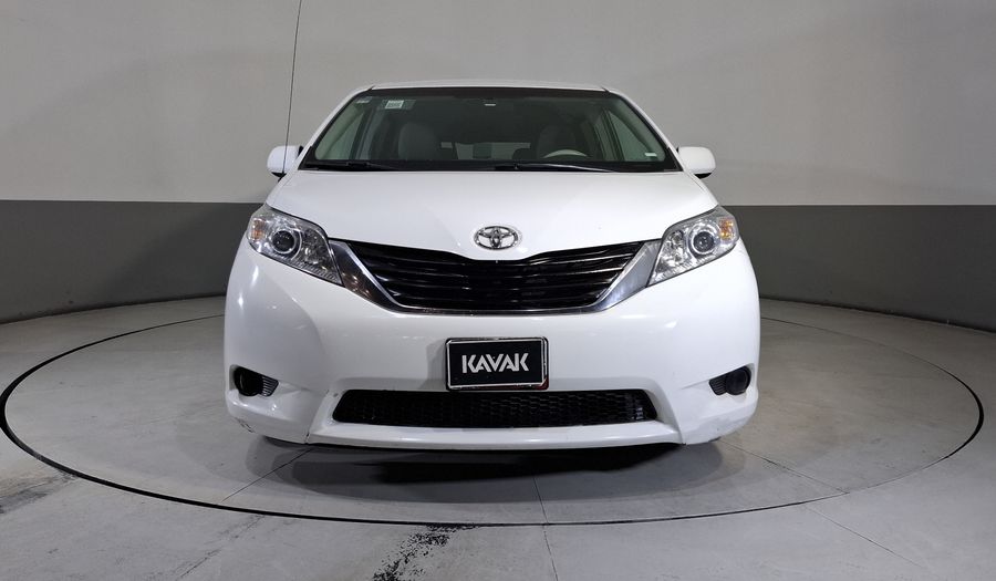 Toyota Sienna 3.5 LE AT Minivan 2013