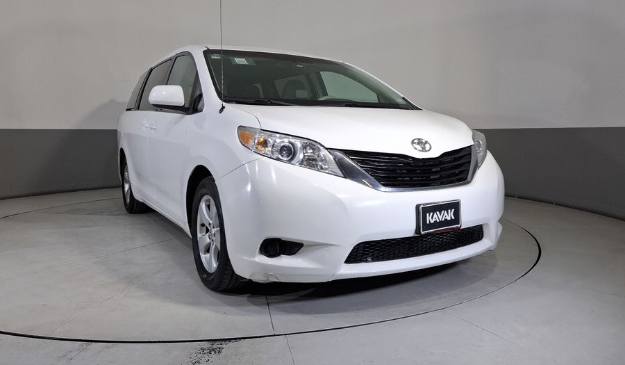 Toyota Sienna 3.5 LE AT Minivan 2013