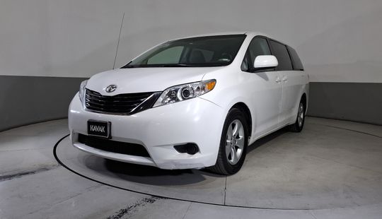 Toyota • Sienna
