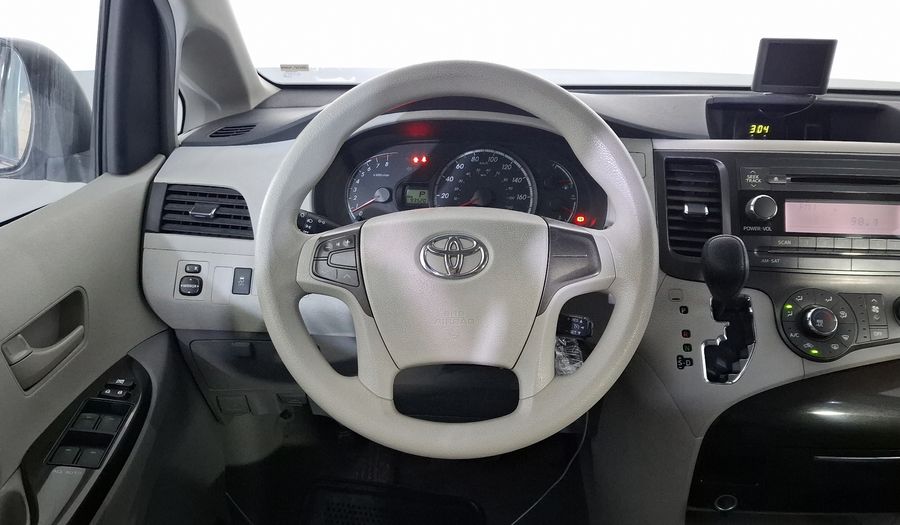 Toyota Sienna 3.5 LE AT Minivan 2013