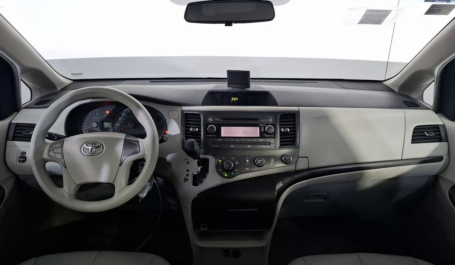 Toyota Sienna 3.5 LE AT Minivan 2013