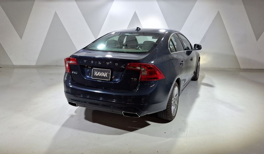 Volvo S60 2.0 T5 MOMENTUM AT Sedan 2014