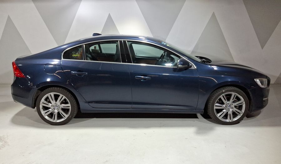 Volvo S60 2.0 T5 MOMENTUM AT Sedan 2014