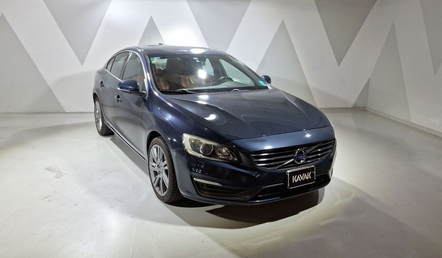 Volvo S60 2.0 T5 MOMENTUM AT Sedan 2014