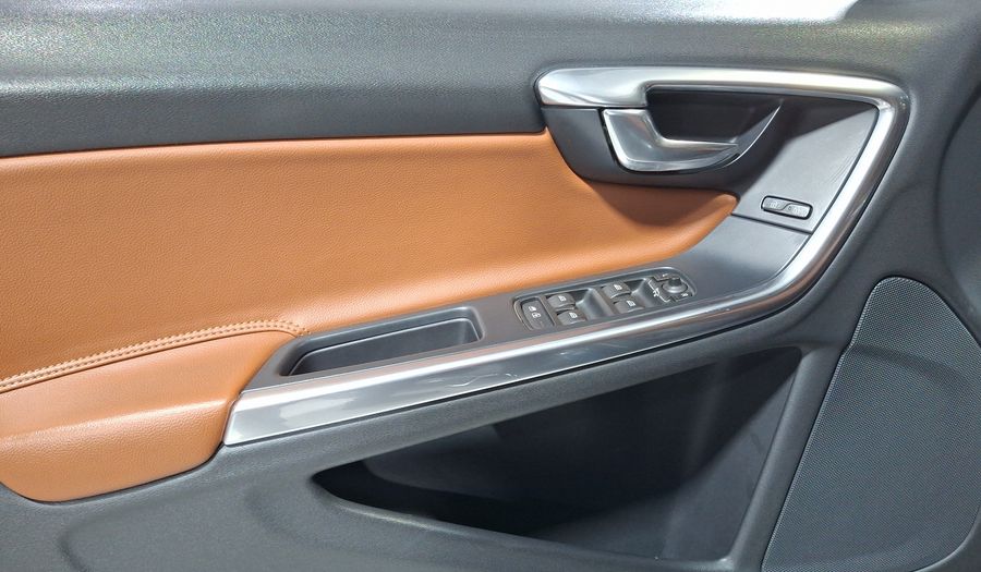 Volvo S60 2.0 T5 MOMENTUM AT Sedan 2014