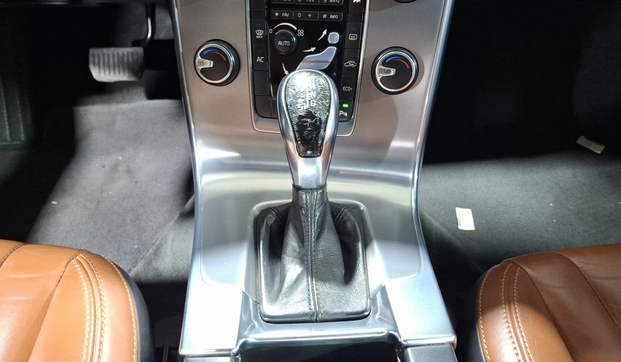 Volvo S60 2.0 T5 MOMENTUM AT Sedan 2014