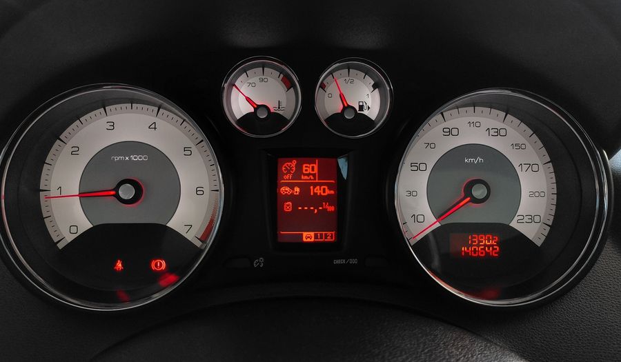 Peugeot 308 2.0 FELINE Hatchback 2012